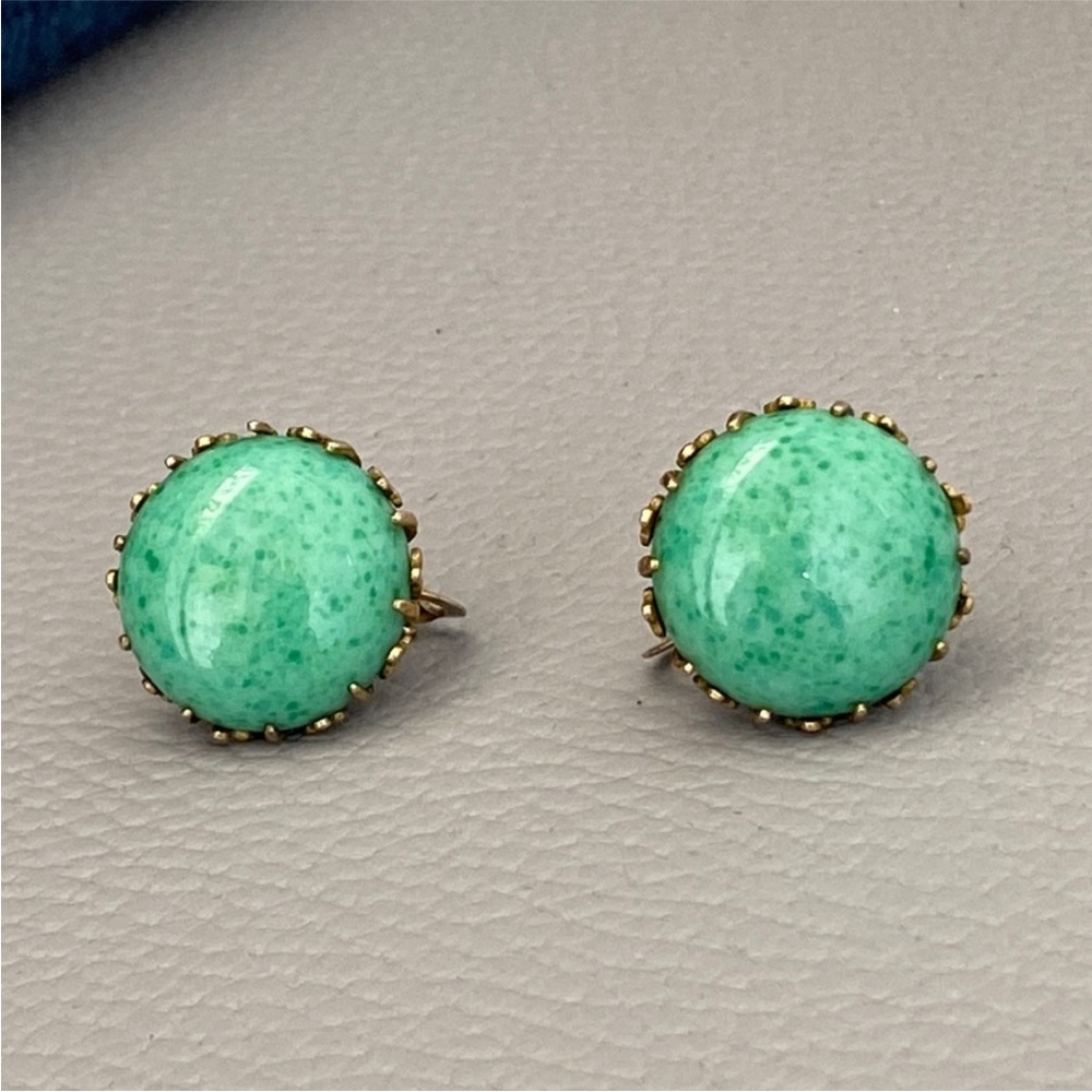 Super Rare MIRIAM HASKELL Green Gold Aventurine Screw on Round Earrings 1940’s